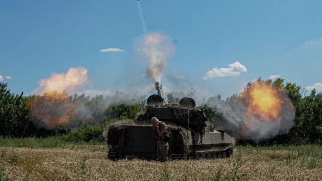 На Херсонщині українські артилеристи "вдарили" по скупченню окупантів та взяли 2 полонених