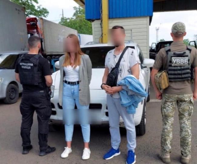 Одеситка допомагала тікати призовникам з України, видаючи їх за опікунів свого прийомного сина