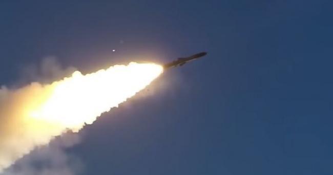 Росіяни обстріляли Миколаїв: ракета розірвалась біля житлового будинку