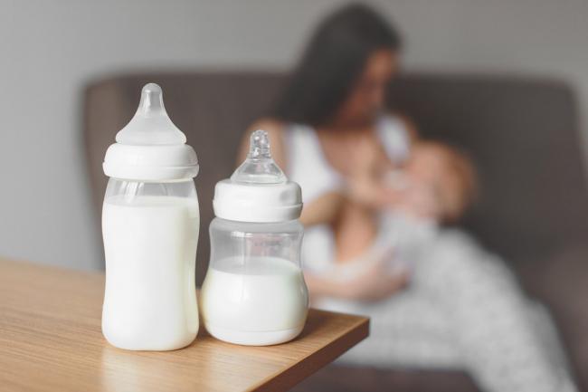Який захист дитині дає грудне молоко: пояснення