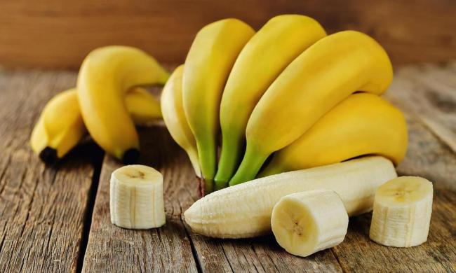 Що потрібно зробити, щоб банани довго лежали та не чорніли: дієві поради