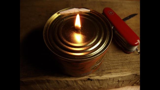 Як зробити саморобну свічку з олії, мила та консервної банки