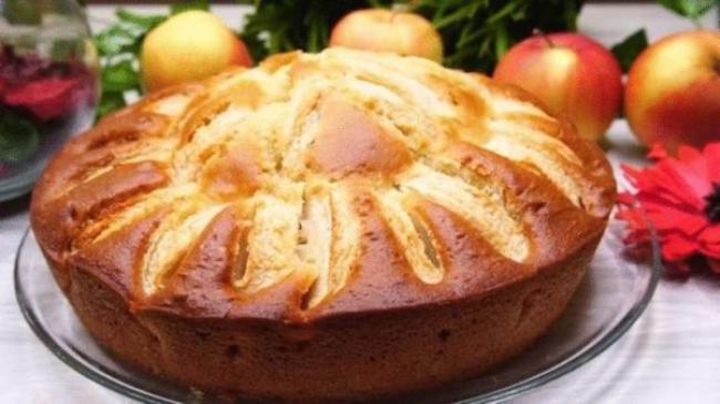 Простий рецепт яблучного пирога