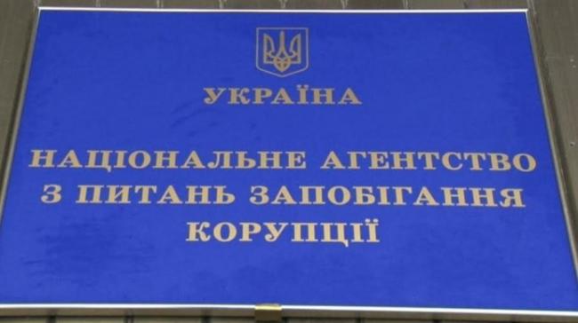 Родину забезпечує 90-річний дідусь: у прокурора та його батька-чиновника знайшли необґрунтовані активи