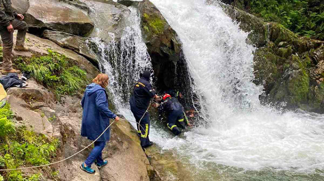 Школяр упав у водоспад: львівську вчительку звільнили від кримінальної відповідальності 