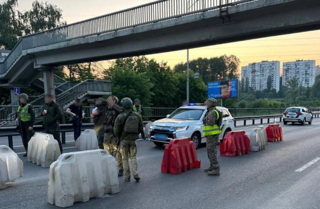 Суддю, який збив на смерть нацгвардійця на блокпосту, залишили під вартою