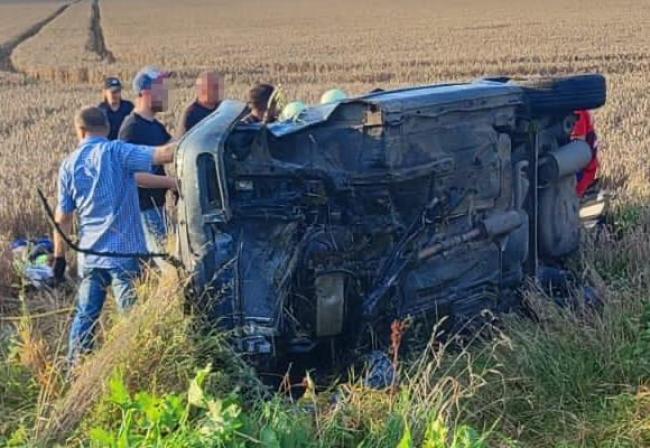 Автівка злетіла з дороги: на Львівщині сталась ДТП з потерпілими