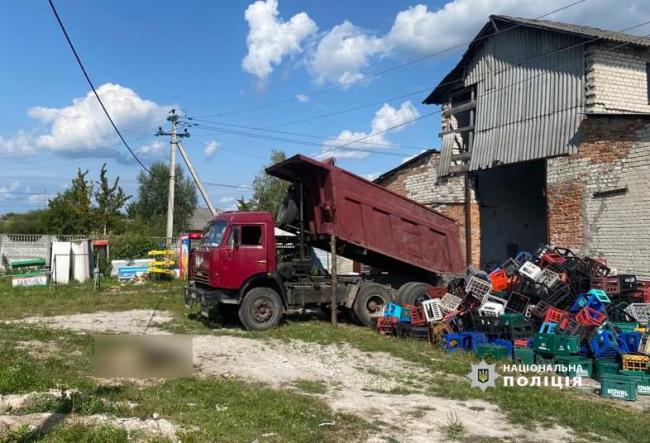 На Волині двох чоловіків вдарило струмом під час розвантаження КАМАЗу