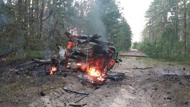 На Чернігівщині підірвався автомобіль, у якому їхала родина