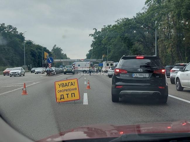 Масштабна ДТП на виїзді з Києва: рух в напрямку Житомира практично перекритий