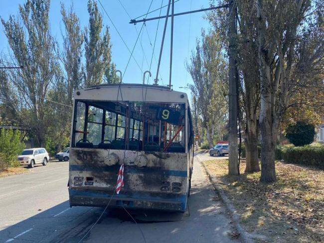 Російська армія обстріляла тролейбус у Херсоні: загинув сержант поліції