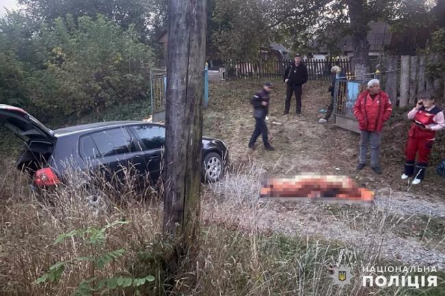 На Хмельниччині автівка скотилася зі схилу та переїхала жінку