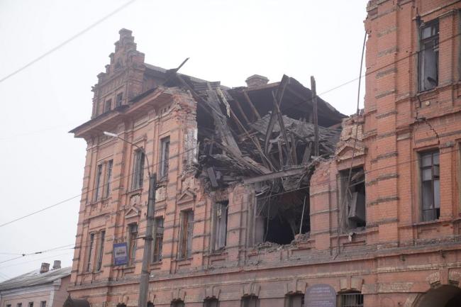 У Харкові знесли 100-річну будівлю коледжу, в яку влучив російський дрон