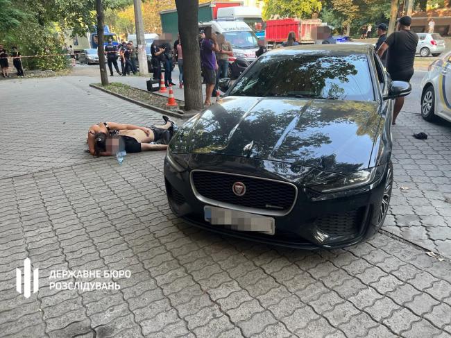 Патрульному, який у Дніпрі застрелив чоловіка, дозволили повернутись на службу