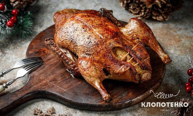 Як запекти качку, щоб була соковита: рецепт святкової страви