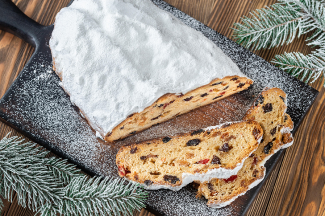 Смак Різдва: як приготувати вдома класичний штолен з горіхами і сухофруктами