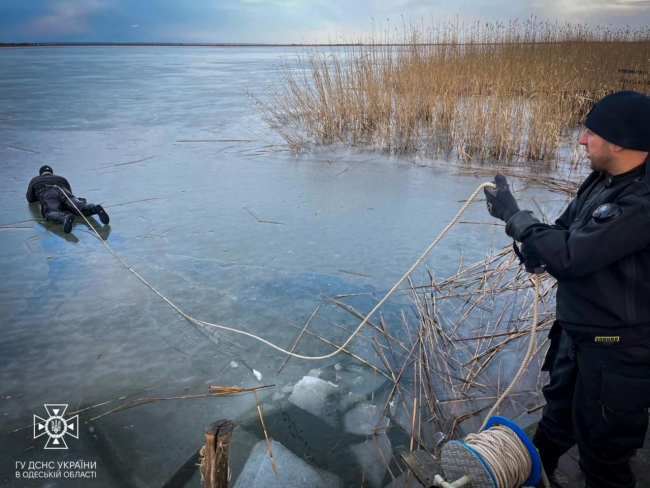 На Одещині у водоймі потонув рибалка