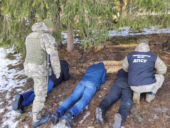 На Буковині прикордонники зі стріляниною затримали порушників кордону (ВІДЕО)