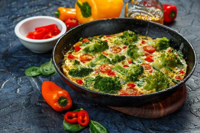 Омлет з овочами: рецепт корисного й швидкого сніданку