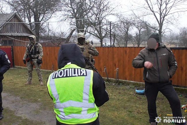 На Рівненщині викрили учасника конфлікту з поліцейськими на "бурштинових клондайках"