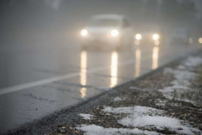 Мешканців Рівненщини застерігають щодо густого туману й ожеледиці на дорогах