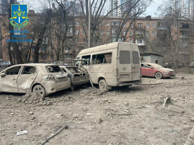 Серед постраждалих - 16-річна дівчина: росіяни ракетами атакували Київ
