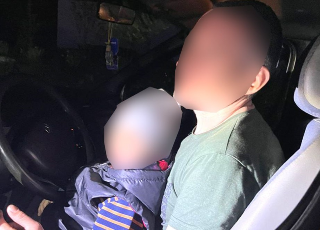 На Рівненщині водій буса віз на колінах маленьку дитину та мав ознаки сп`яніння