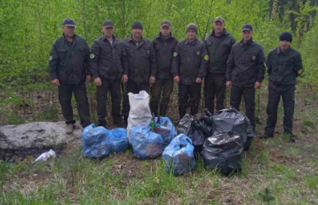 Зібрали 1500 кг сміття: у нацпарку на Рівненщині до Дня довкілля провели екоакцію (ФОТО)