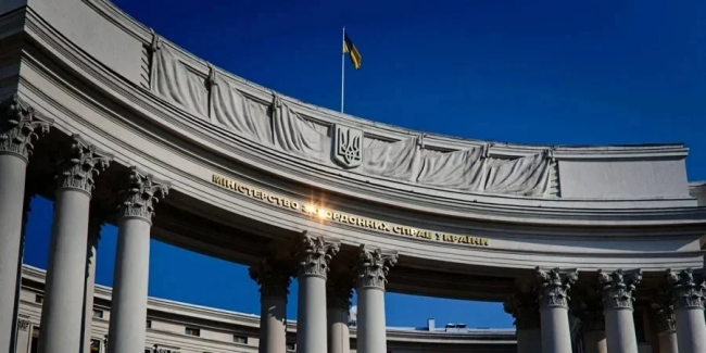 Українські консульства припинили надання послуг чоловікам призовного віку