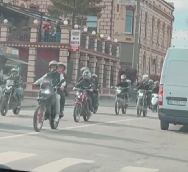 У Рівному більше сотні мотоциклістів проїхалися містом