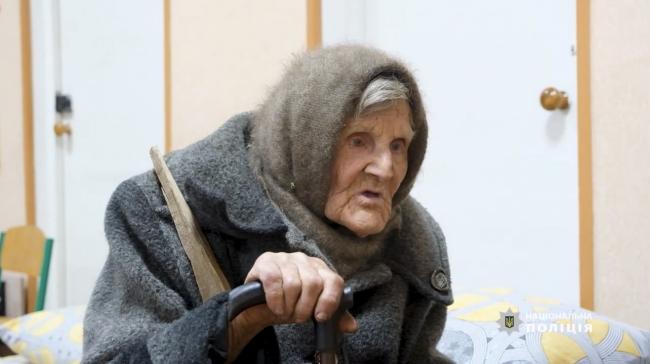 98-річна жінка пройшла пішки 10 км, аби вийти з окупованої частини Очеретиного (ВІДЕО)