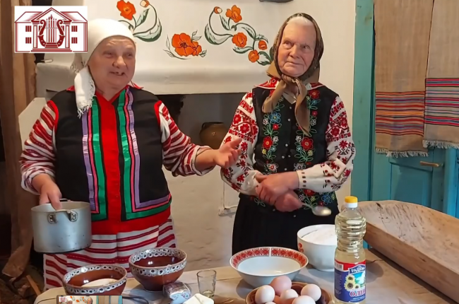 На Сарненщині господині показали, як печуть паски, та розповіли місцеві традиції (ВІДЕО)