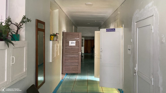 Ні укриття, ні медоглядів: виявили порушення у закладі для пенсіонерів на Рівненщині