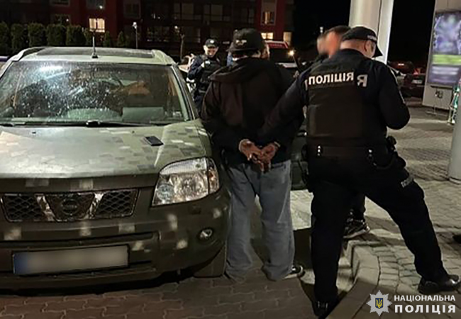 На Львівщині двоє іноземців скоїли розбійний напад на 16-річного підлітка