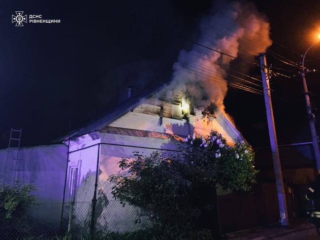 "Сусіди-п`яниці підпалили будинок": рівнянка просить про допомогу
