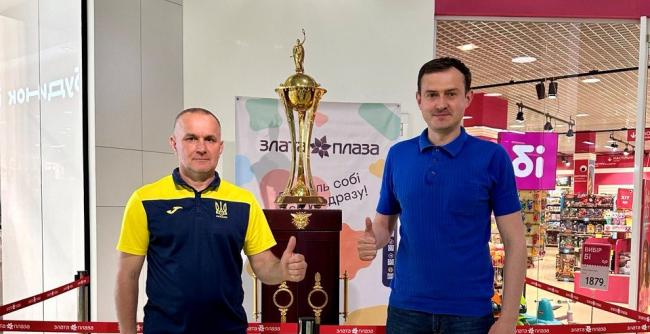 Кубок України прибув до Рівного: де його можна побачити