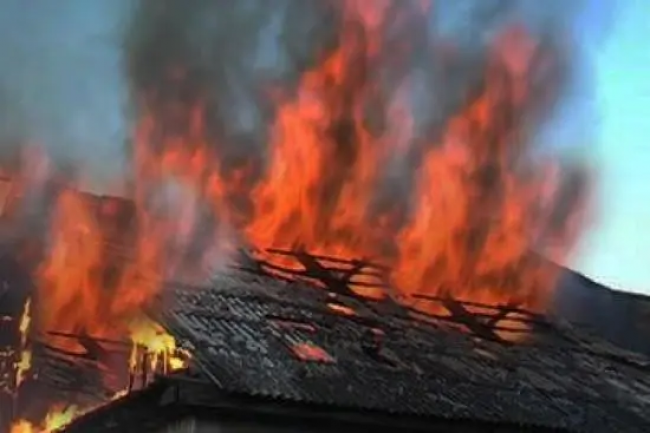 На півночі Рівненщини в помешканні селян згоріли дах і перекриття