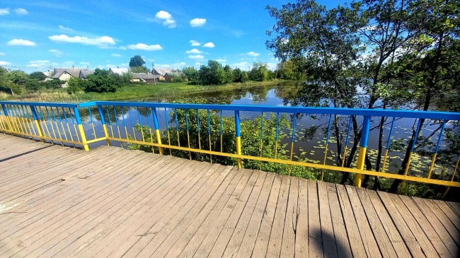 У Костополі ремонтують пішохідний міст через Замчисько (ФОТО)