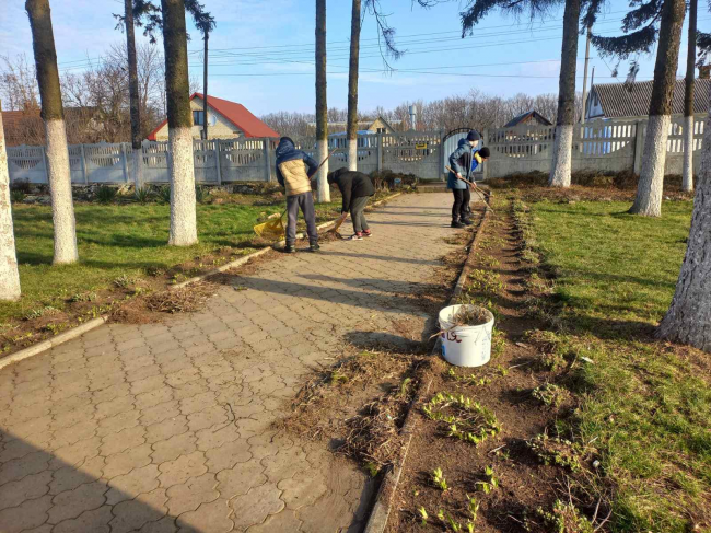 У громаді на Рівненщині провели весняну екоакцію "За чисте довкілля" (ФОТО)