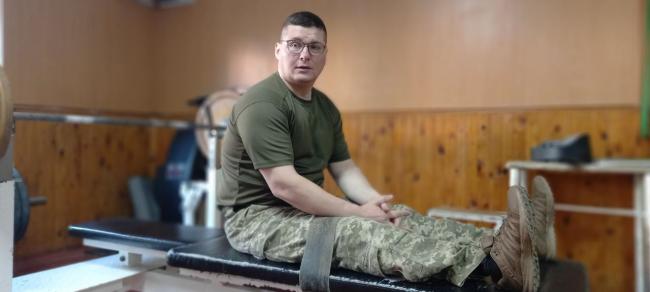Ветеран, який втратив на фронті обидві ноги, працює у Рівненському ТЦК