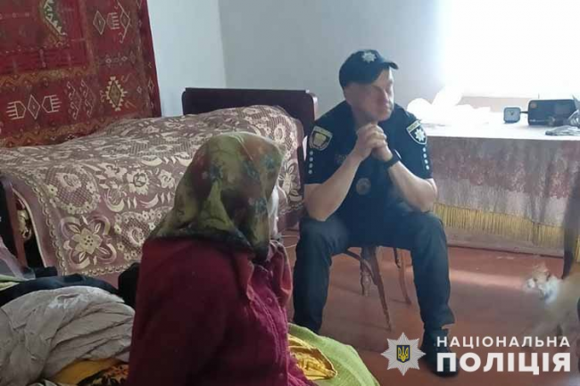 На Тернопільщині син морив 93-річну матір голодом