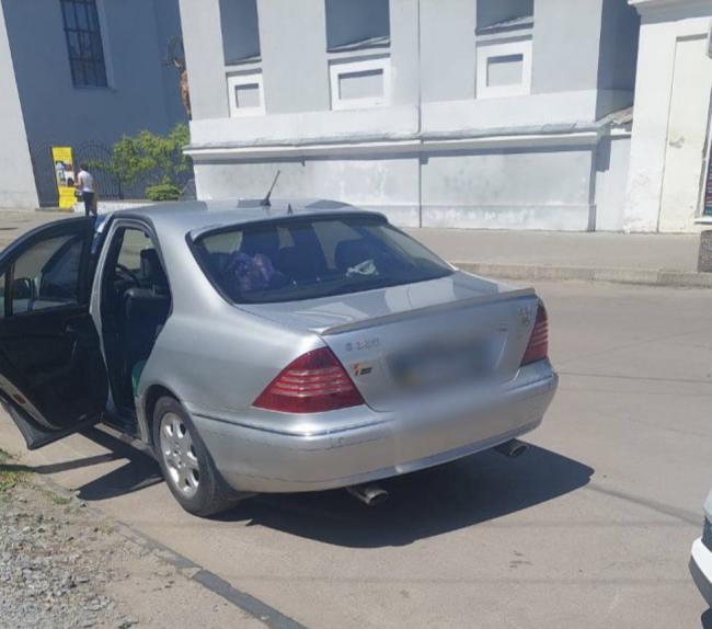 На Рівненщині виявили «Mercedes» з підробленим номером кузова