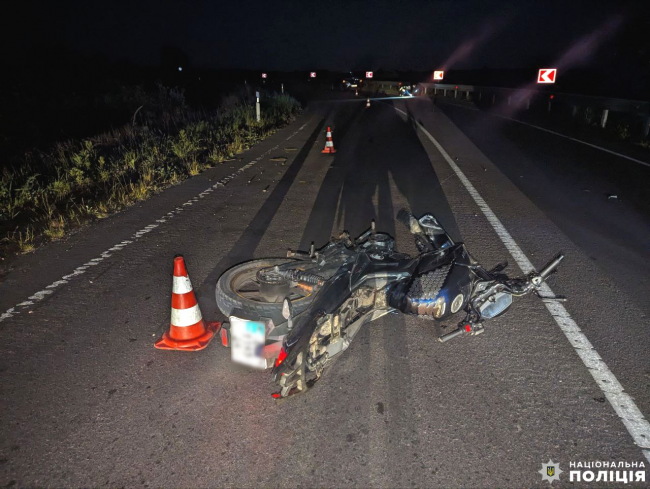 Перелом черепа та реанімація: на Сарненщині мотоцикліст врізався у відбійник