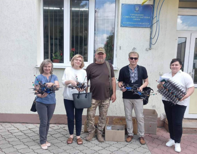 Працівники одного з управлінь громади на півночі Рівненщини придбали 20 дронів для ЗСУ