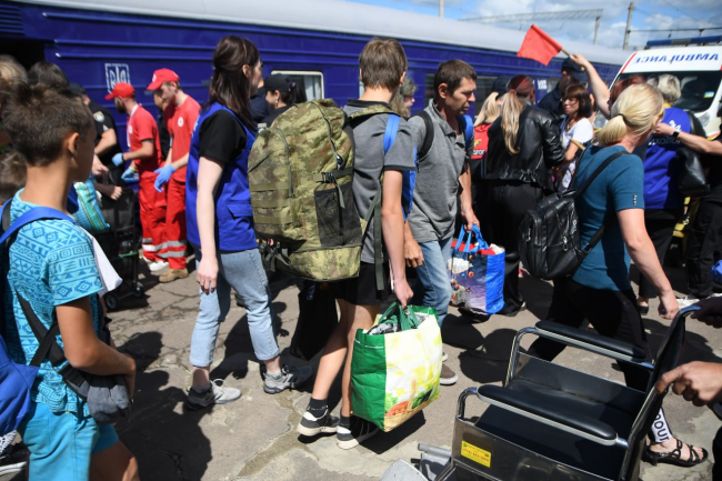 Рівненщина зустріла восьмий евакуаційний потяг із Донеччини