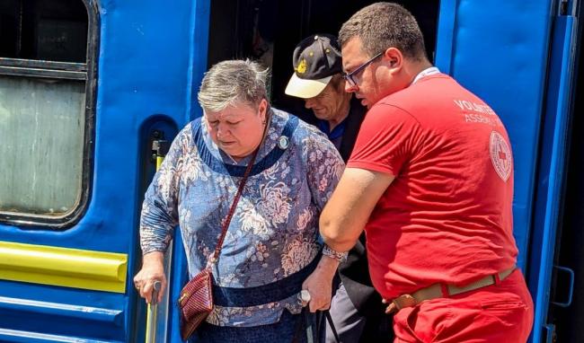 Евакуаційний потяг привіз на Рівненщину ще 46 людей з Донеччини