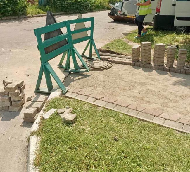 У селищі на півночі Рівненщини відновили тротуар (ФОТО)