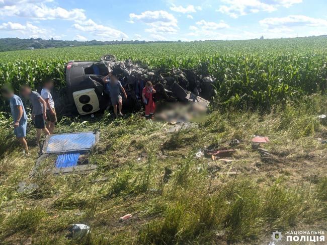 На Рівненщині зіткнулись вантажівка та маршрутка: 14 загиблих