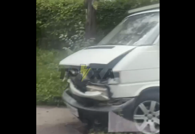У Рівному "Фольксваген" зіткнувся з "Рено": постраждав один із водіїв