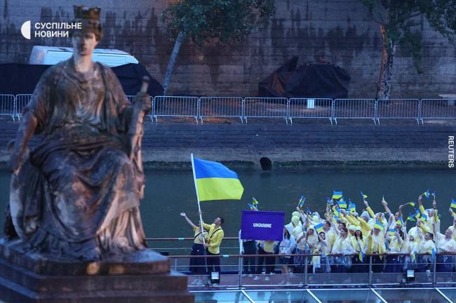 Рівнянин проніс прапор України на відкритті Олімпіади в Парижі (ВІДЕО)